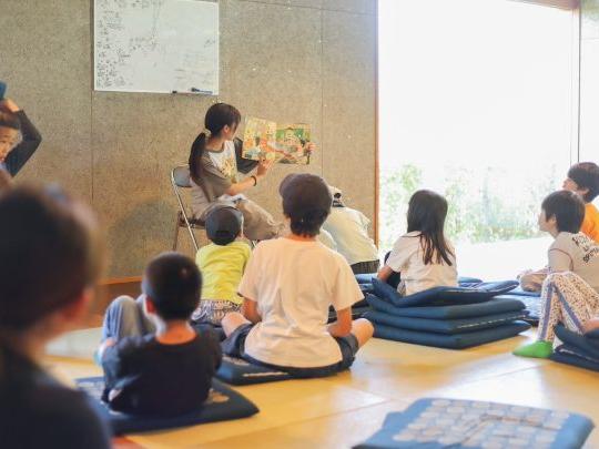 学生読み聞かせ