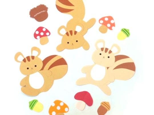 りすときのことどんぐり