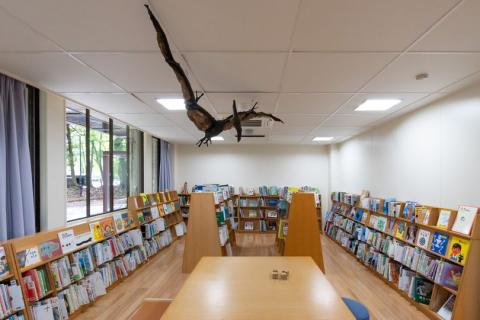 絵本・児童書を中心に、約２万５千冊の蔵書があります。