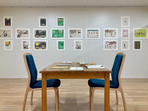 館内のギャラリースペースでは、絵本の原画展を行うことも。