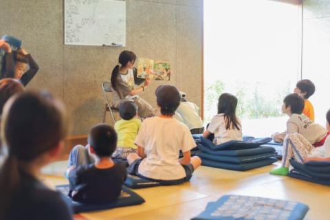 学生読み聞かせ